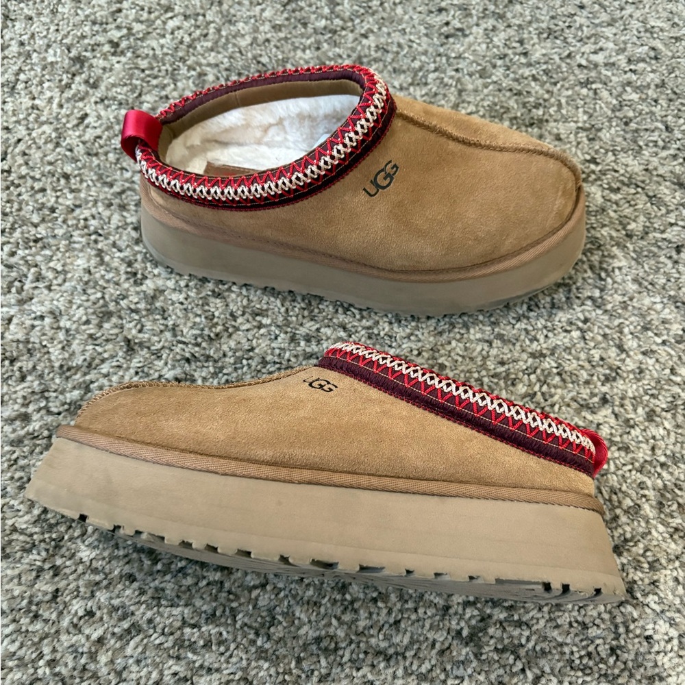 UGG Women's Tan and Red Tazz Platform Slippers